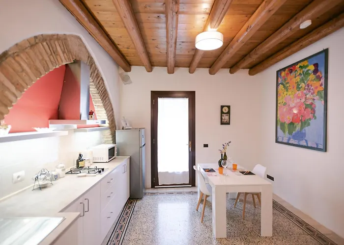 Torre Ca Emo - Monolocale Al Piano Terra A Serravalle شقة فيتوريو فينيتو